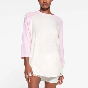 NWT SKIMS BOYFRIEND RAGLAN LONG SLEEVE T-SHIRT, SIZE: MEDIUM *SOLD OUT*